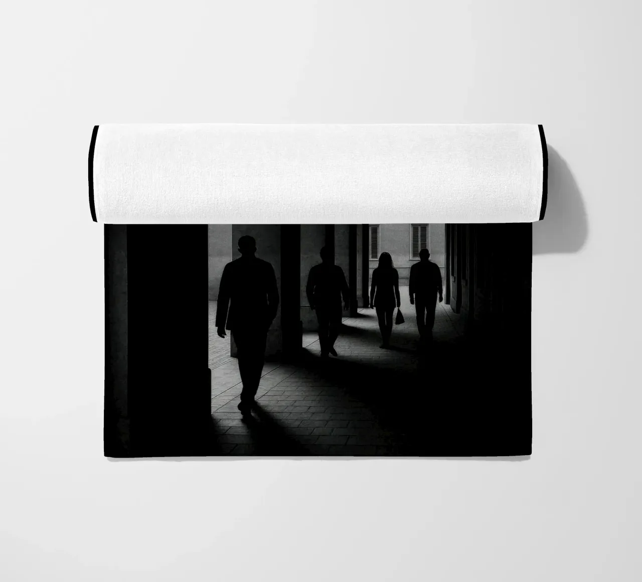 Milano - Figure in movimento telo mare da Black & White
