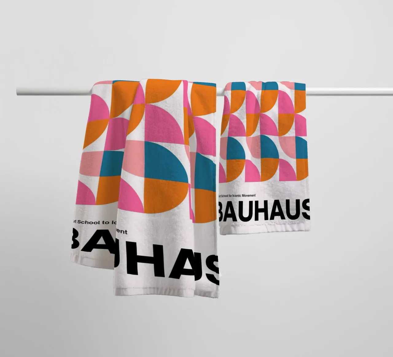 Bauhaus Geometric Abstract Grid Print by Iconic Movement Bri asciugamano da bagno da NorwesClub