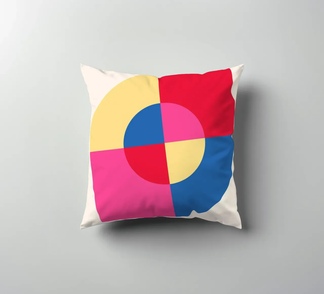Stampa geometrica astratta a blocchi di colore di Modernist Shapes & C cuscino da NorwesClub