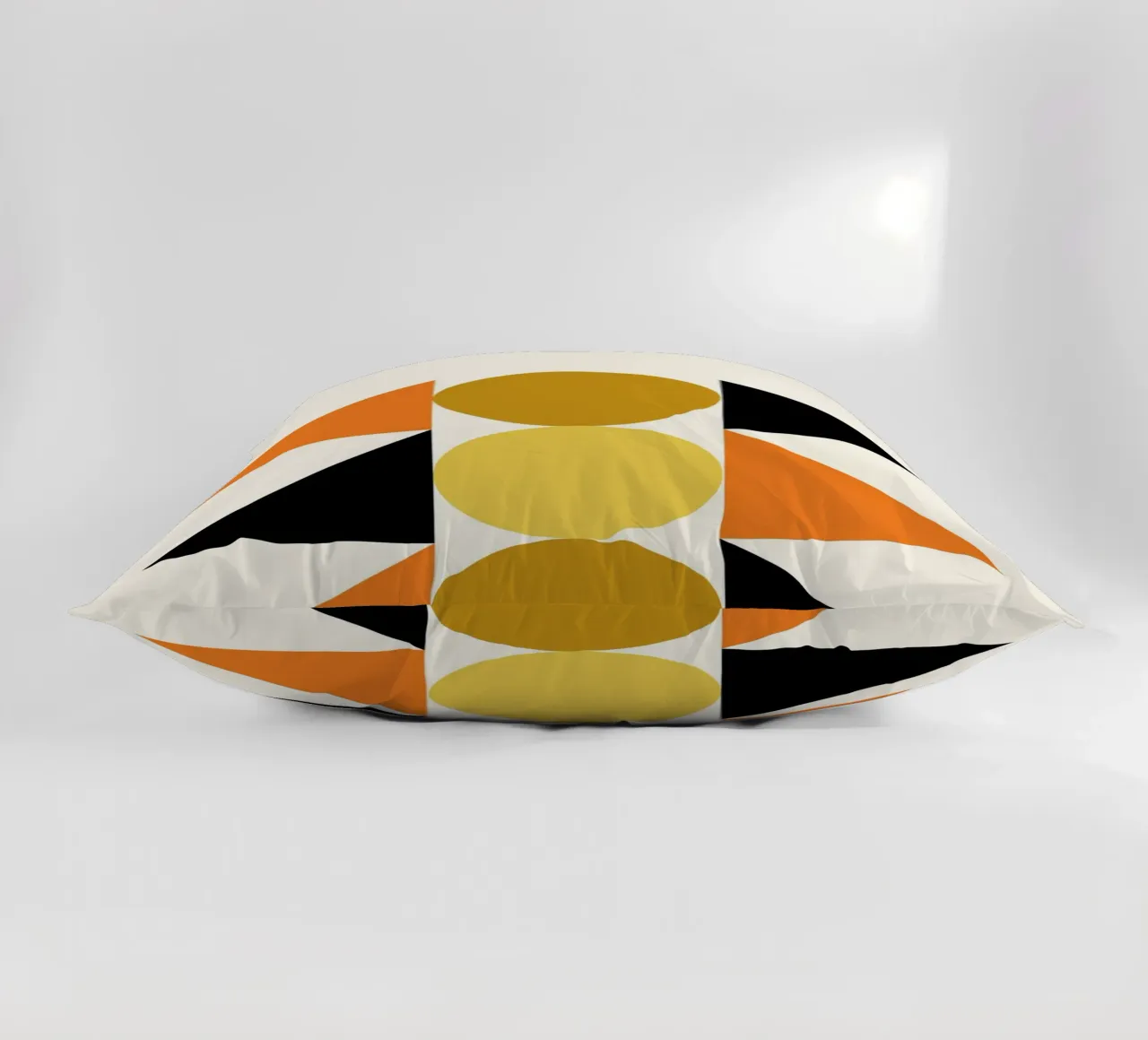 Forme geometriche astratte Bauhaus di Circles & Triangles cuscino da NorwesClub