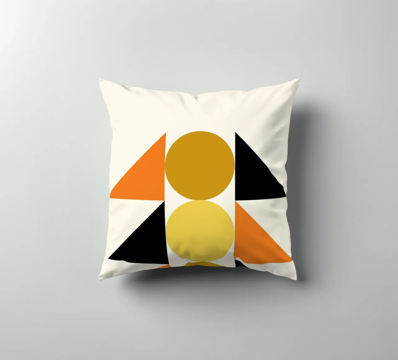 Forme geometriche astratte Bauhaus di Circles & Triangles cuscino da NorwesClub