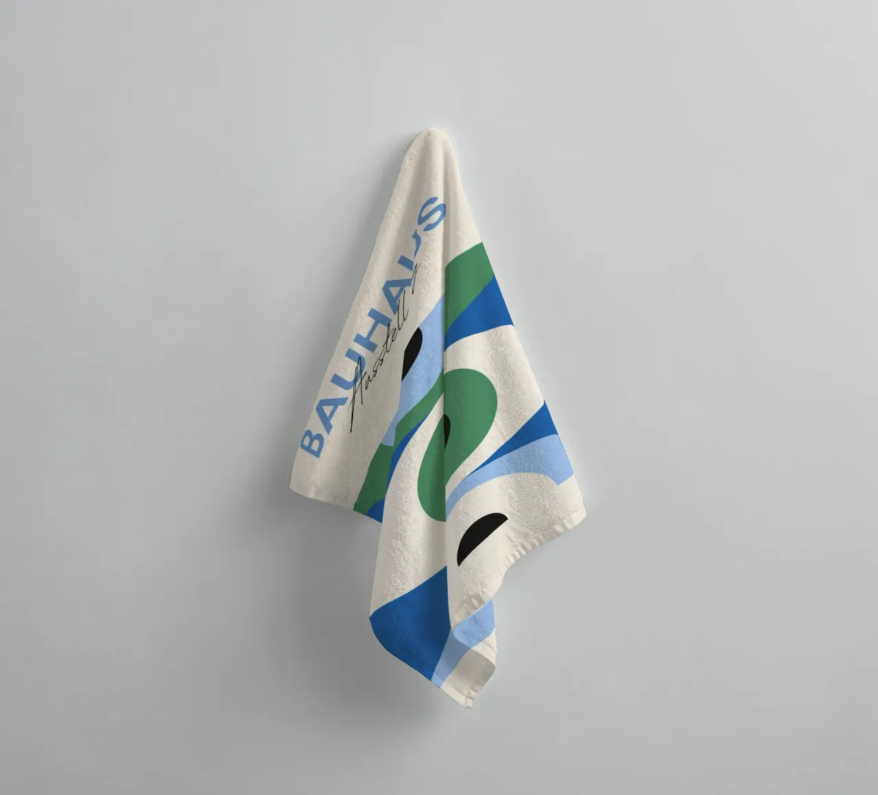 Bauhaus Eye abstracte kunstdruk van Modernist Forms, Green Blu badhanddoek van NorwesClub