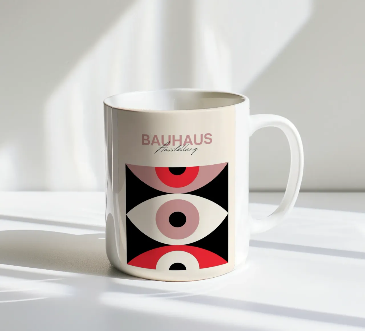 Bauhaus Eye abstracte kunstdruk door Modernist Forms, Rood Roze keramische mok van NorwesClub