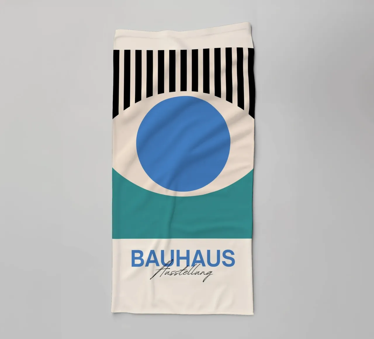 Bauhaus Eye abstracte kunstdruk van Modernist Forms, Blauwgroen badhanddoek van NorwesClub