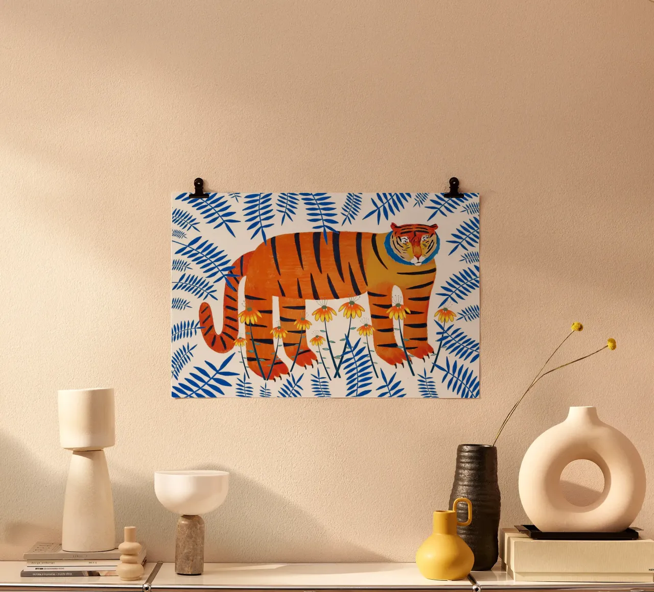 Tigre de la suerte, ilustración de un tigre poster con marco de madera de Little Lila
