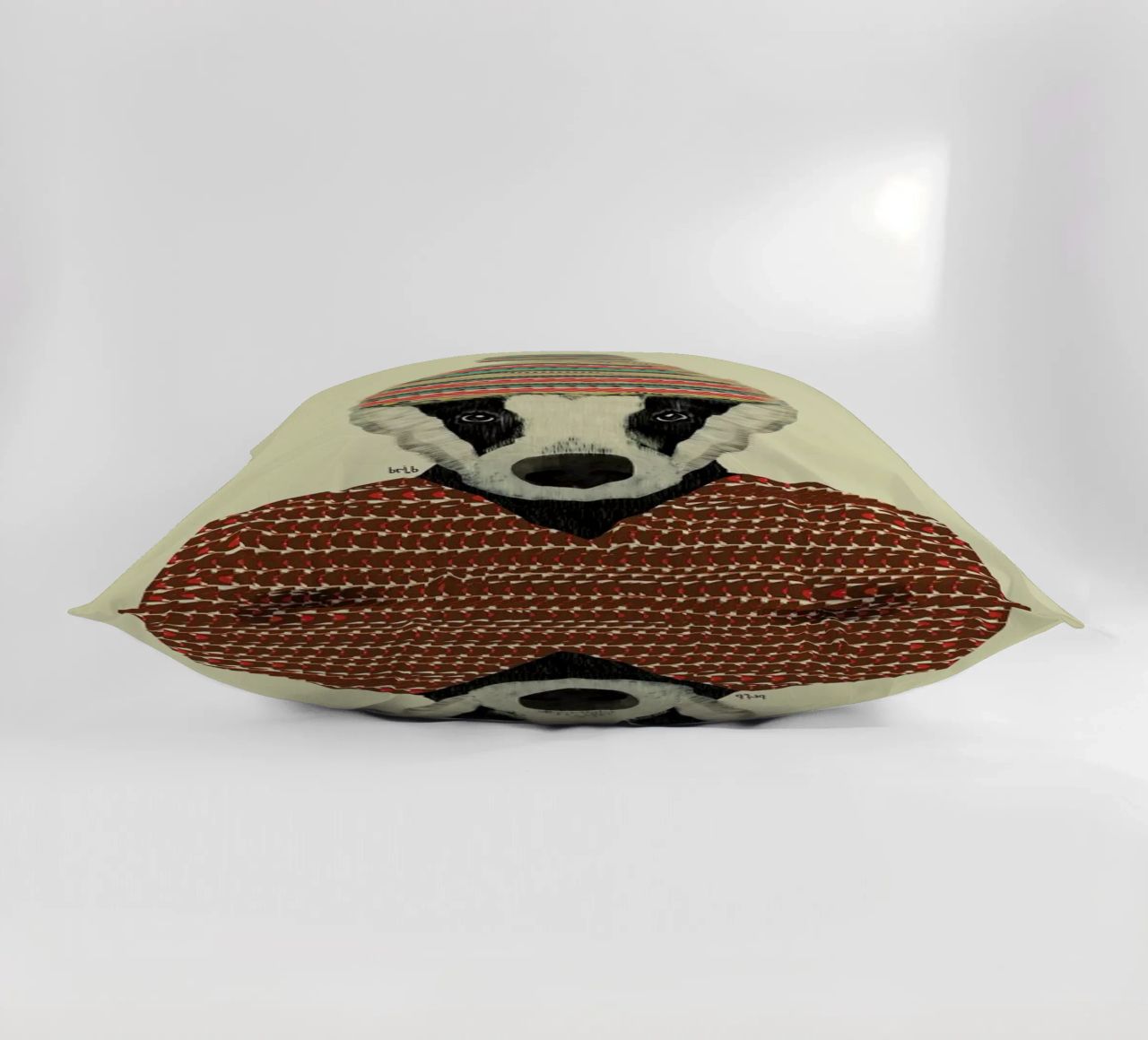 seb the badger cuscino da Brian Buckley