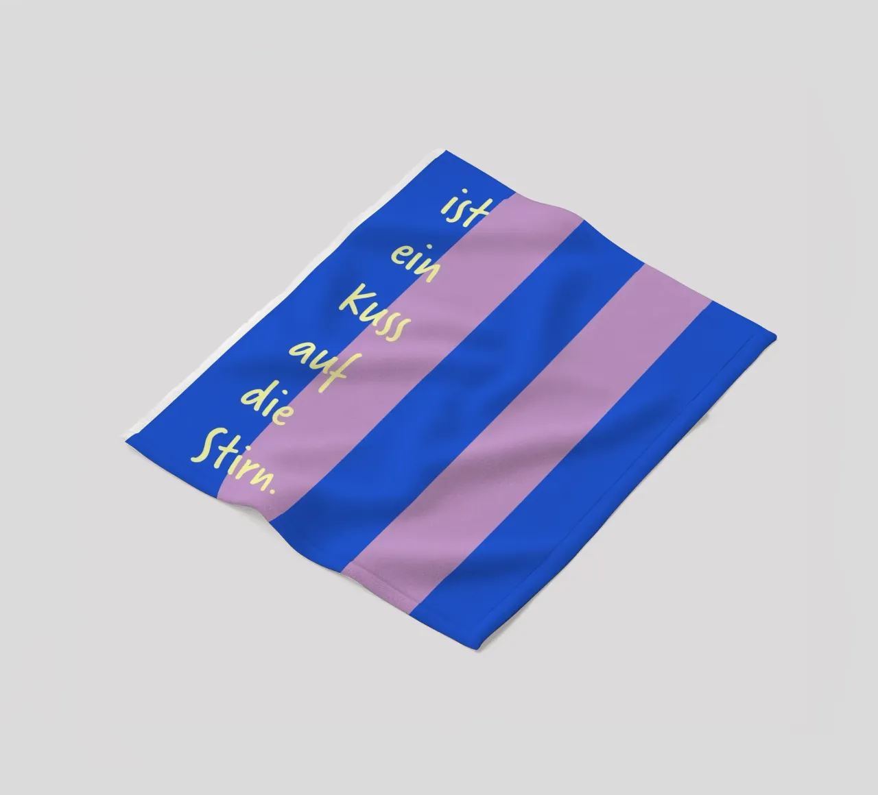 Liebe ist ein Kuss.. (mehrere Varianten verfügbar) fleece blanket by FRICKE DESIGN