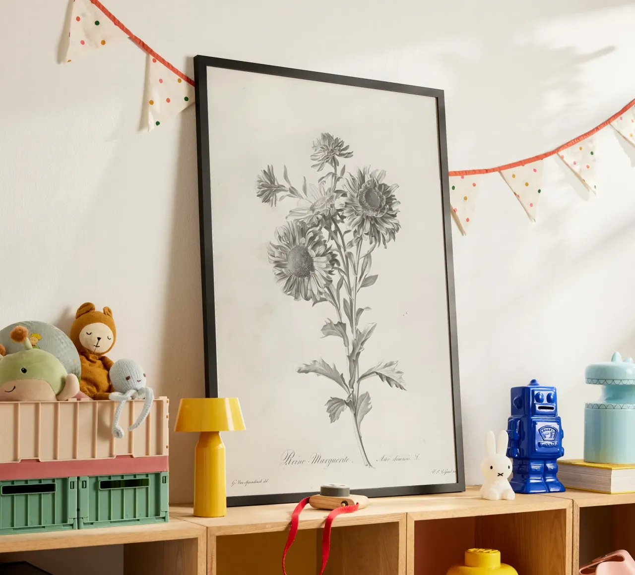 Reine Marguerite: Stampa botanica vintage di aster, monocromatica poster con telaio in plastica da NorwesClub