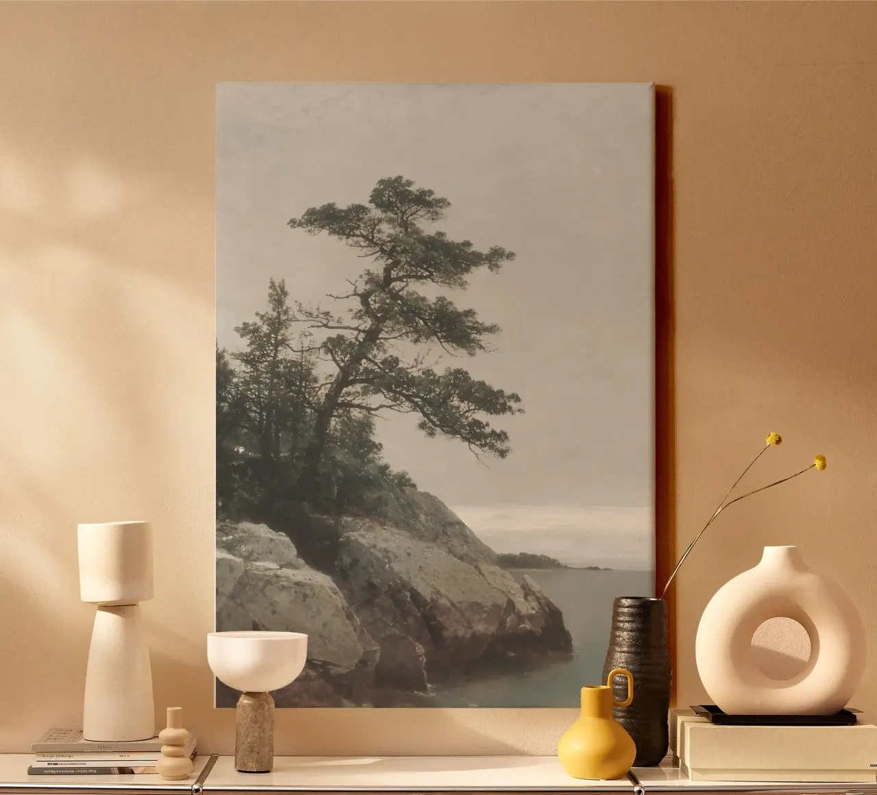 Kensett: De oude den, licht, kustlandschap, natuur A canvas met Baklijst van NorwesClub