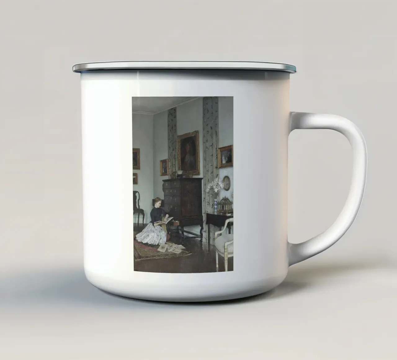 Interno del XIX secolo: Donna elegante che legge, Camera d'epoca tazza in smalto da NorwesClub