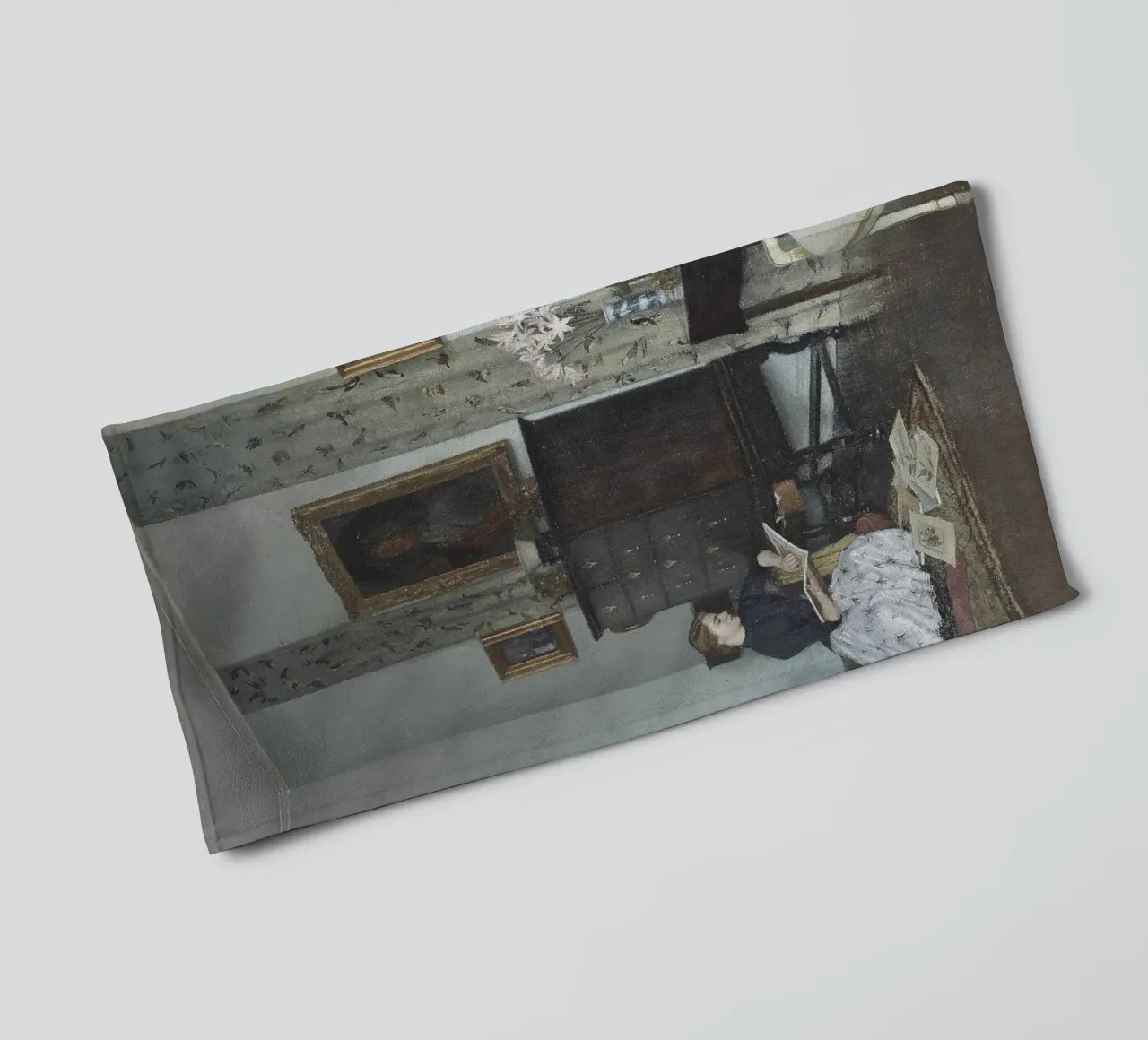 Interno del XIX secolo: Donna elegante che legge, Camera d'epoca asciugamano da bagno da NorwesClub