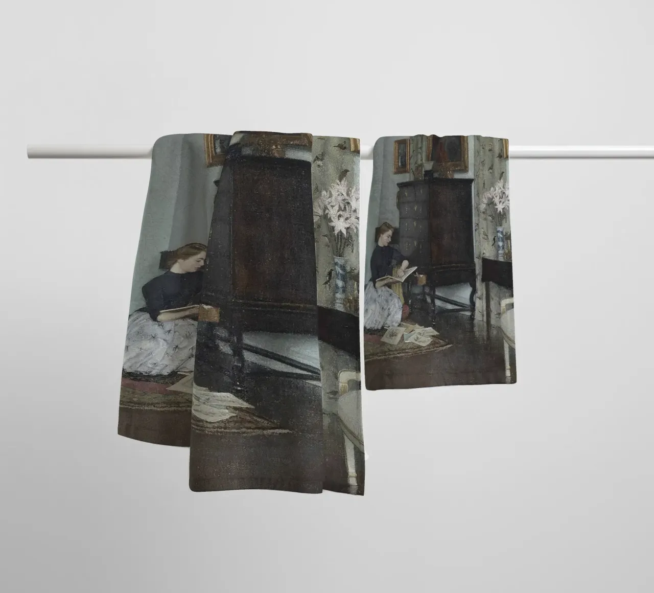 Interno del XIX secolo: Donna elegante che legge, Camera d'epoca asciugamano da bagno da NorwesClub