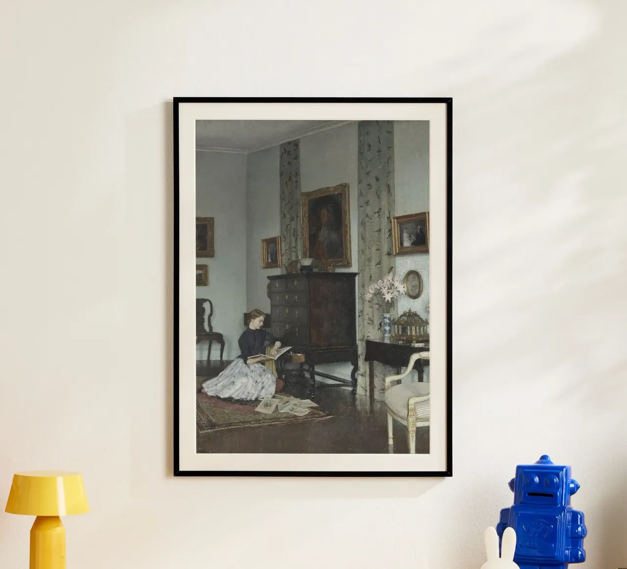 Interno del XIX secolo: Donna elegante che legge, Camera d'epoca poster con telaio in plastica da NorwesClub