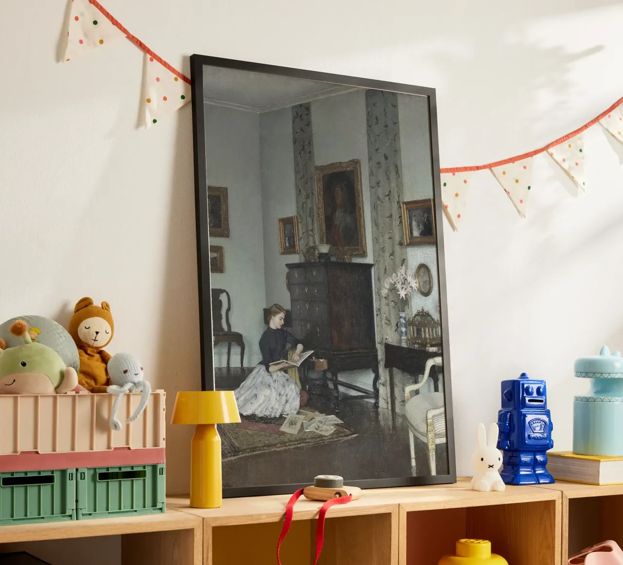Interno del XIX secolo: Donna elegante che legge, Camera d'epoca poster con telaio in plastica da NorwesClub