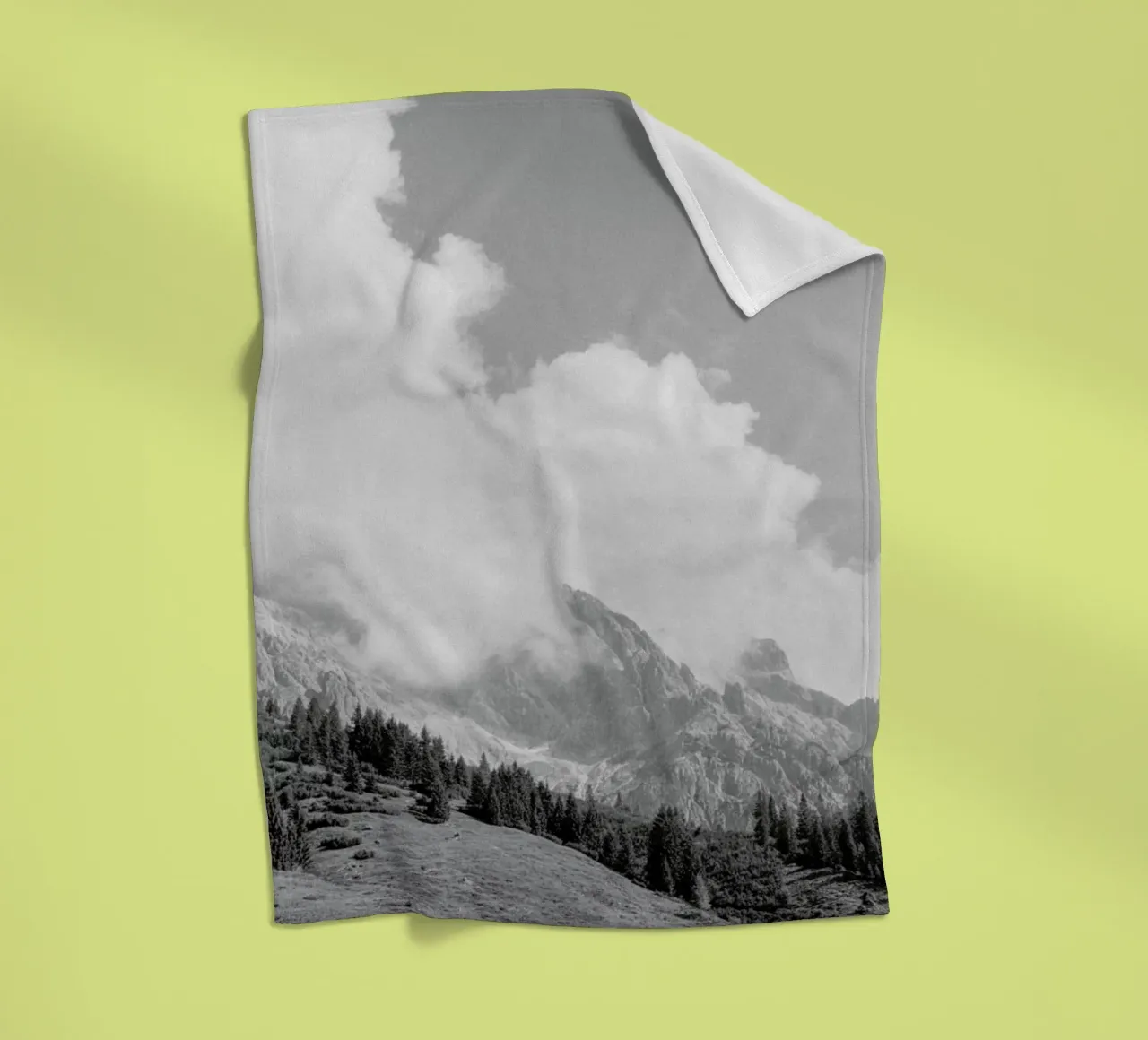 Clouds Forming 3 coperta in pile da Nur Mut