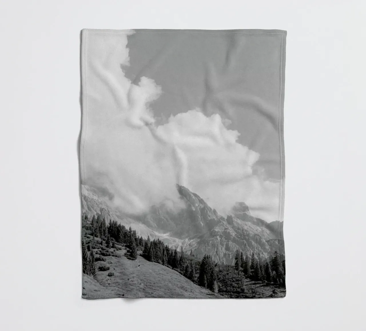 Clouds Forming 3 coperta in pile da Nur Mut