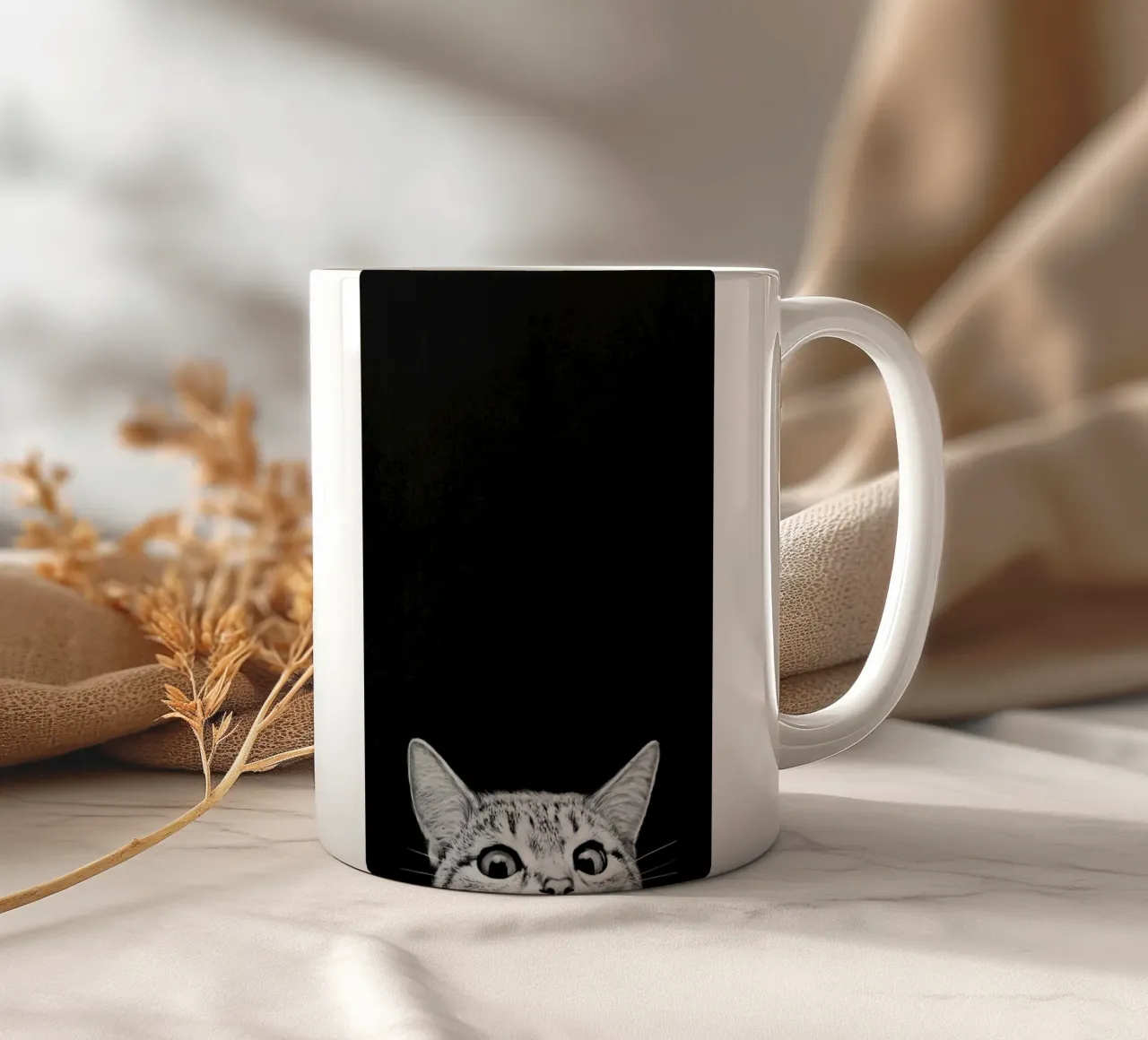 You Asleep Yet? tazza in ceramica da Laura Graves