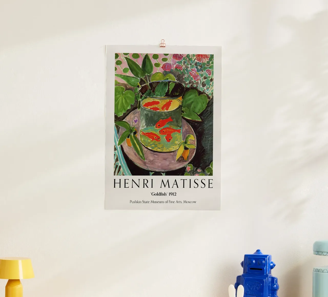 Pesce rosso 1912 poster con telaio in plastica da Vonda Shop