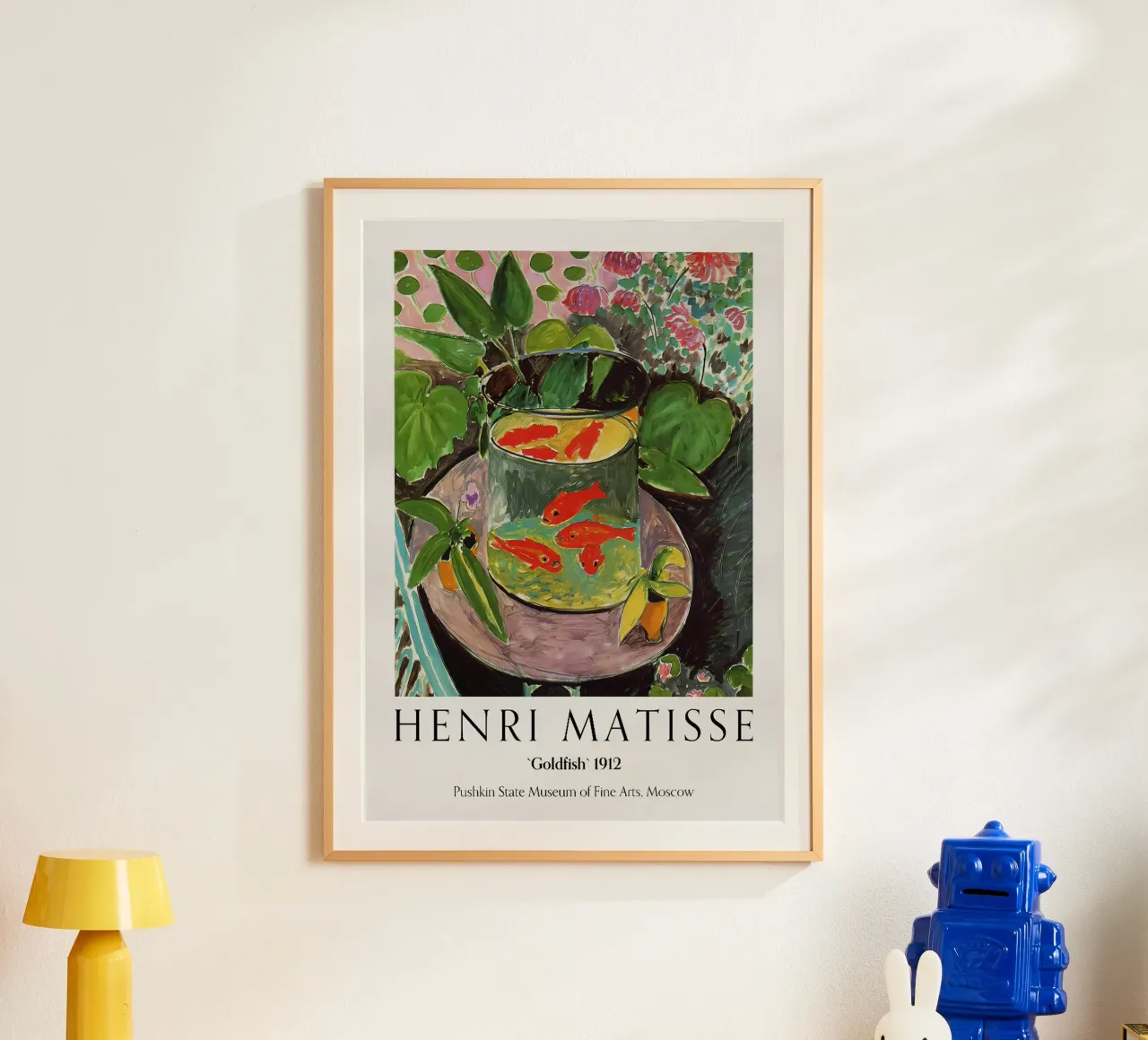 Pesce rosso 1912 poster con telaio in plastica da Vonda Shop