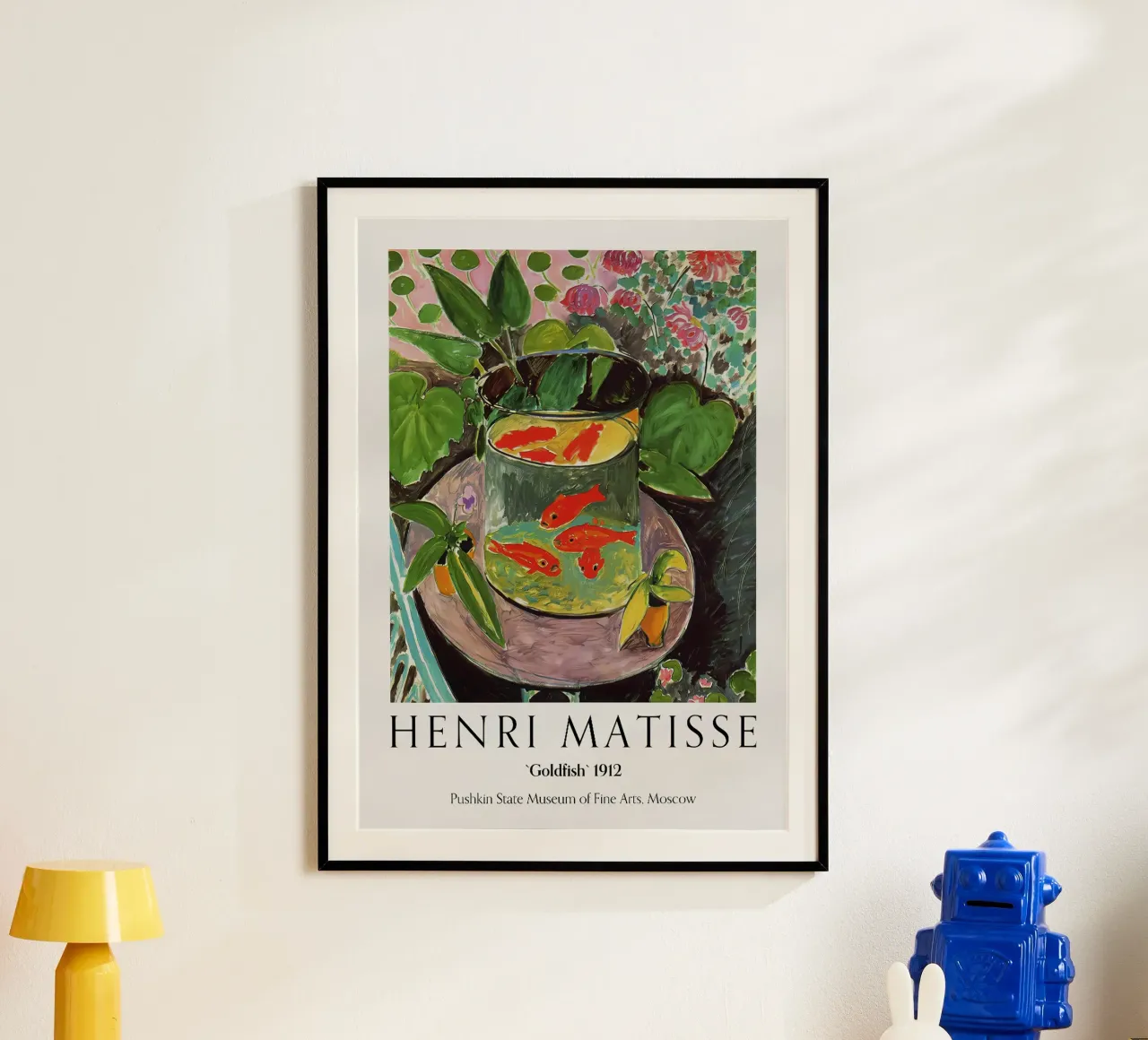 Pesce rosso 1912 poster con telaio in plastica da Vonda Shop