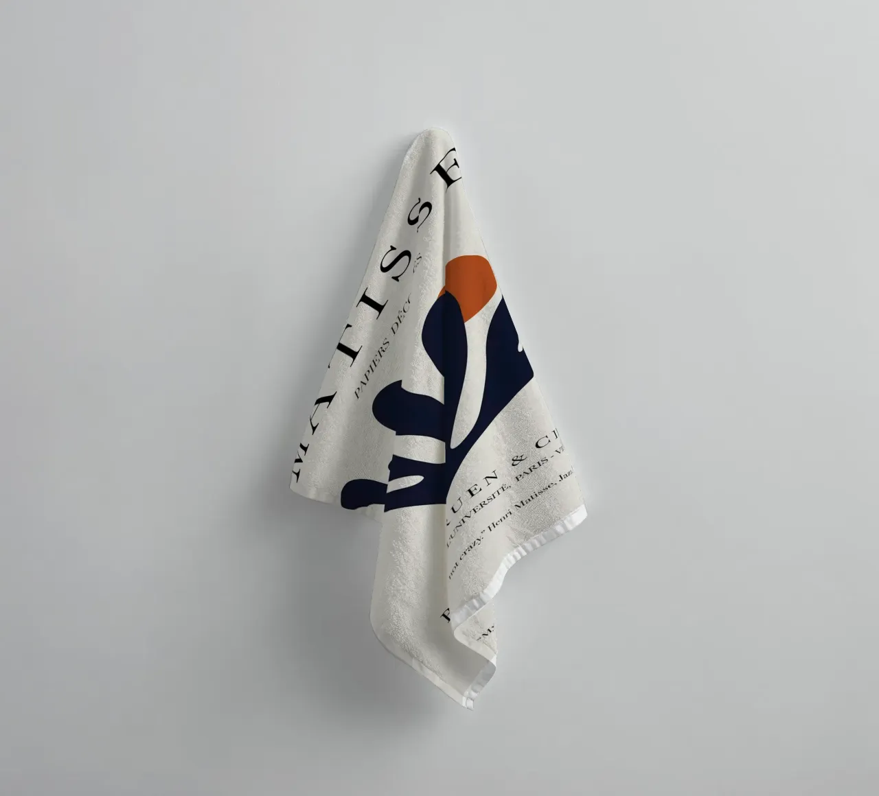 comme une lune partiellement couverte serviette de bain de Vonda Shop