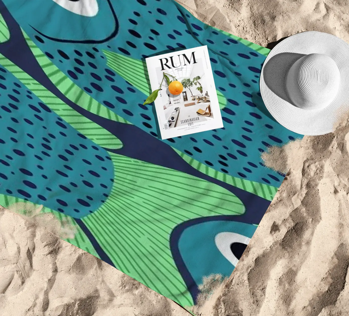 Blue Fish Pattern strandhanddoek van Laura Graves