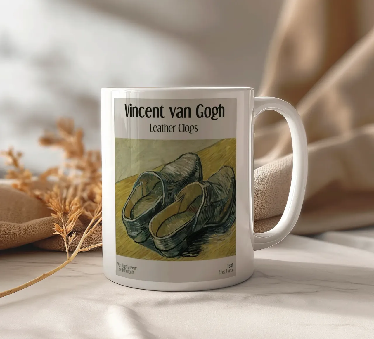 Un paio di zoccoli in pelle, Vincent Van Gogh tazza in ceramica da Spencer Farrell2