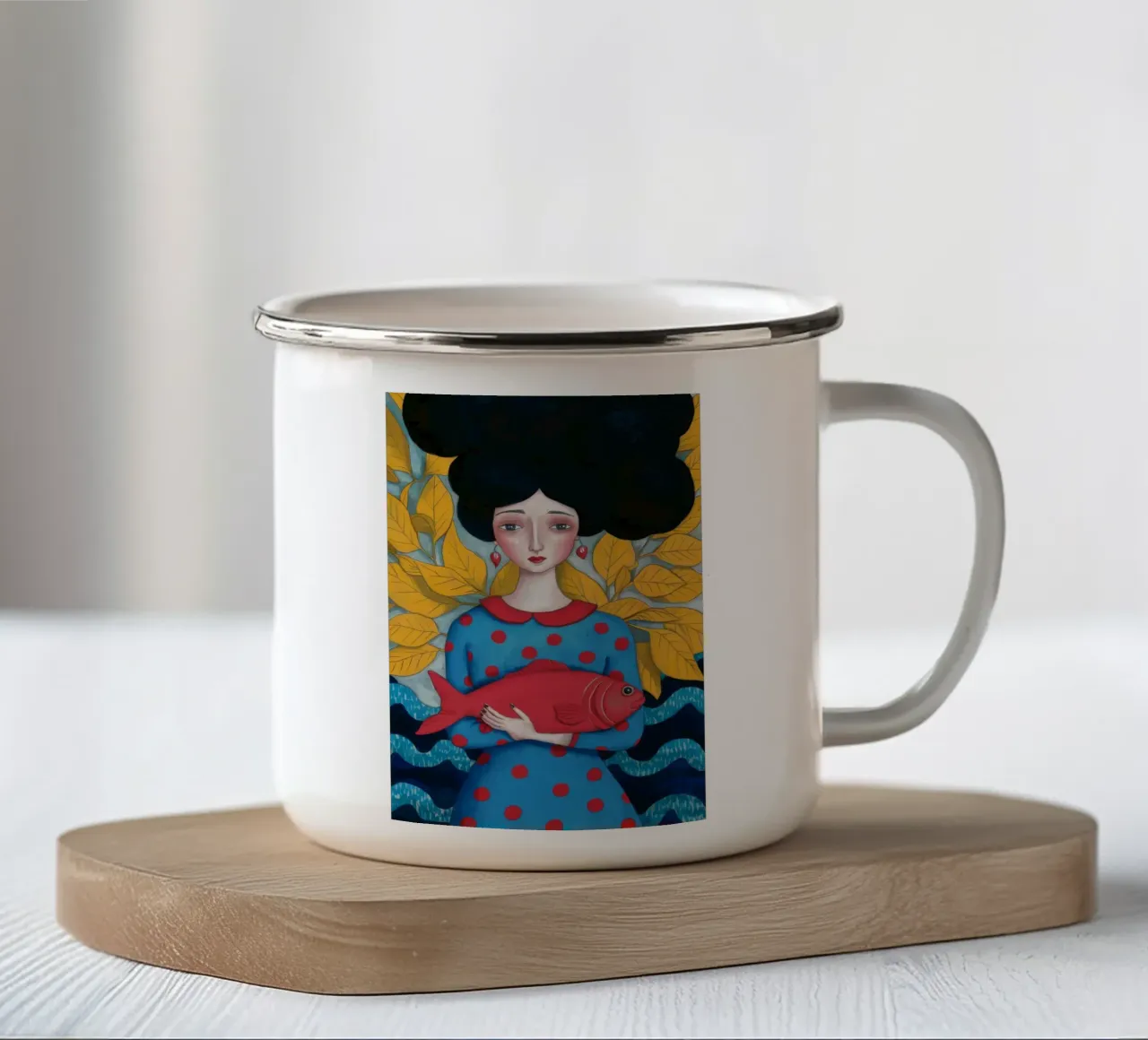 Signora con pesce rosso tazza in smalto da Arcane Shade