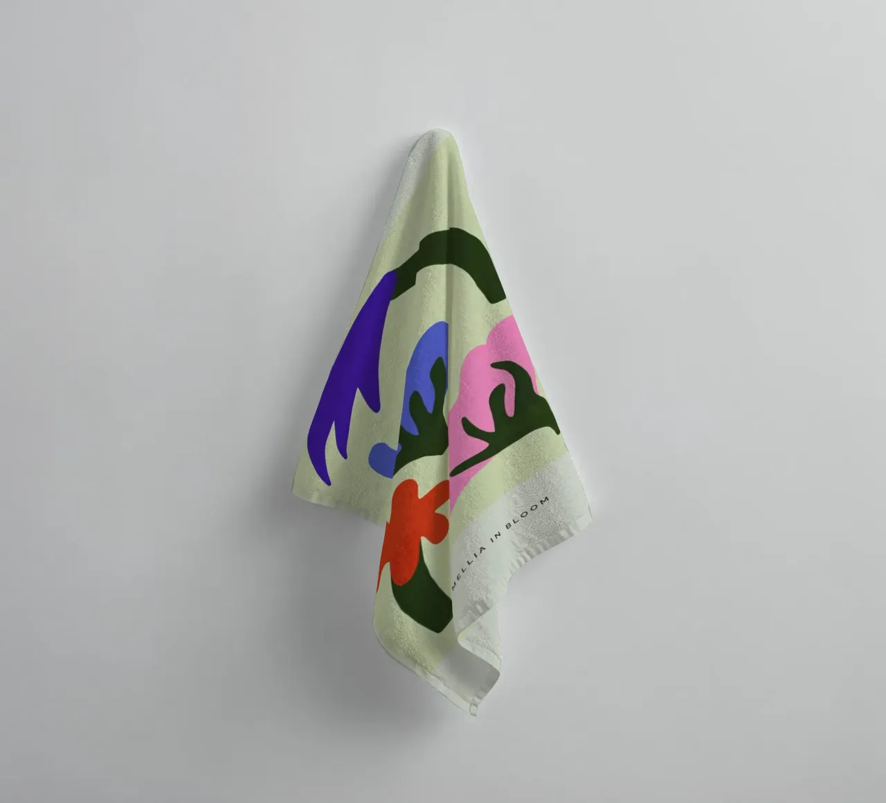 Camellia In Bloom I serviette de bain de Studio One
