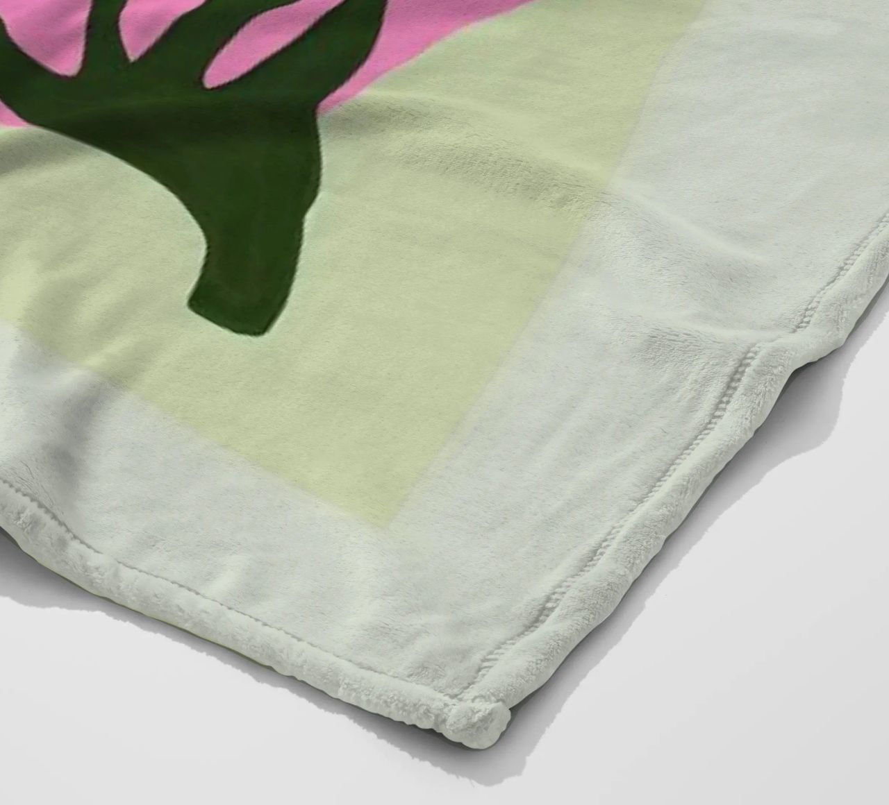 Camellia In Bloom I Fleecedecke von Studio One