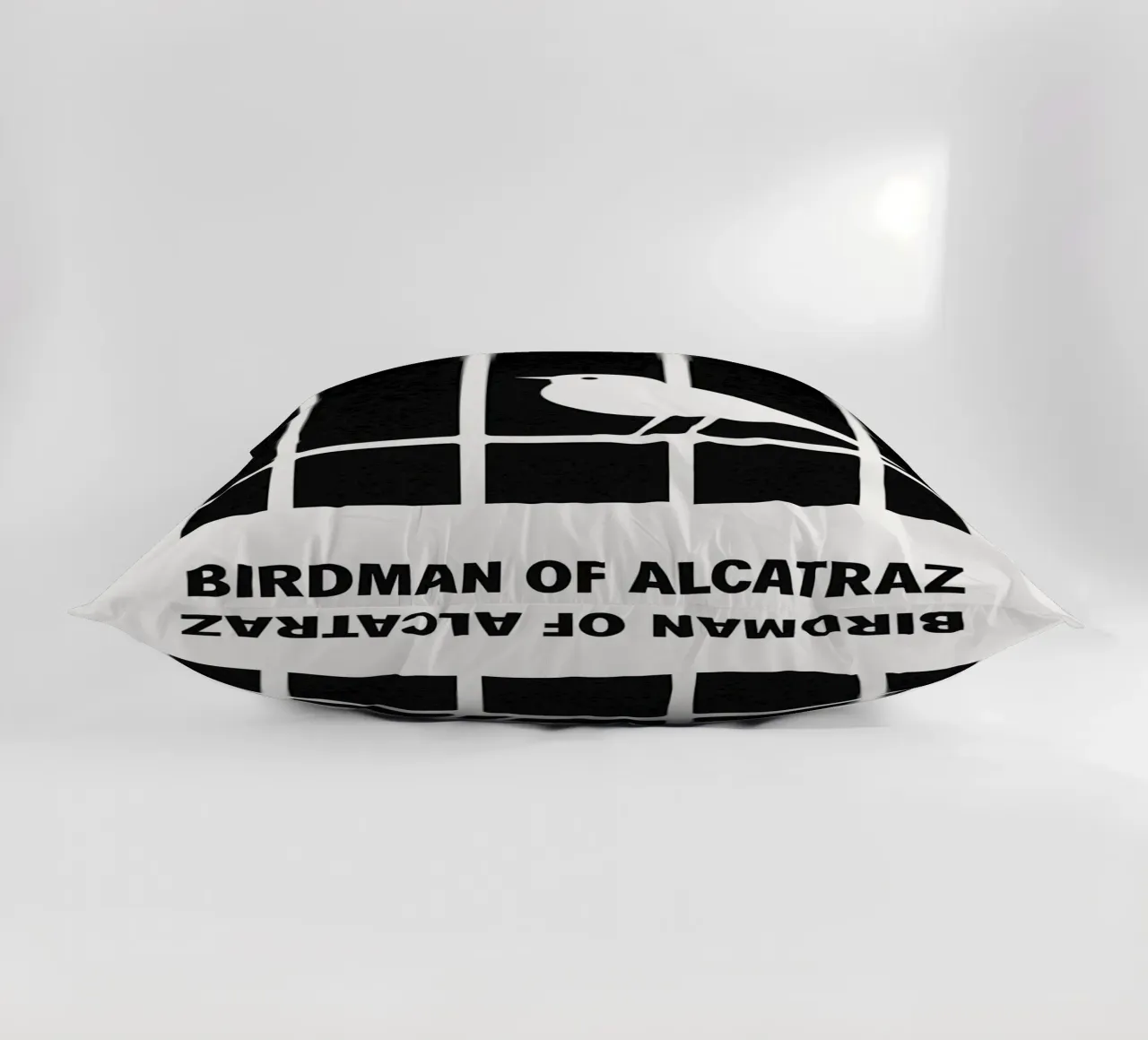 Birdman Of Alcatraz Print cuscino da MoviesArt