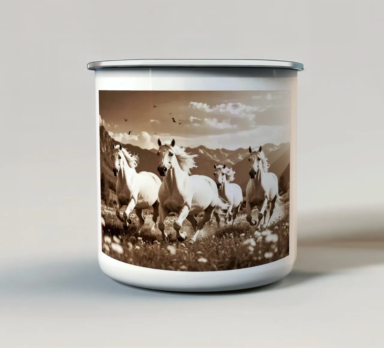 QUATRE CHEVAUX QUI GALOPENT. Sépia tazza in smalto da Thierry vobmann photography