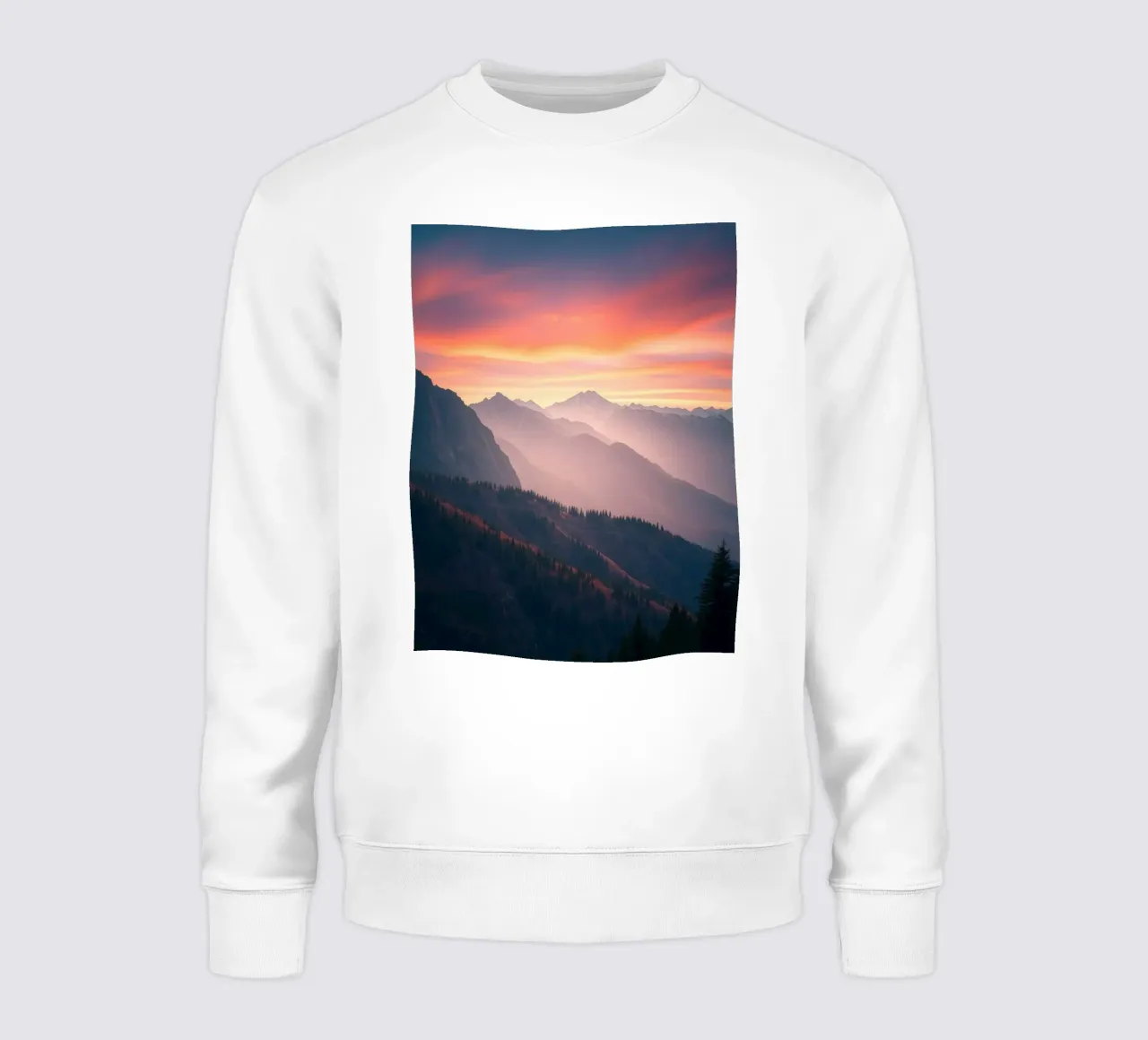 Il tramonto sulle montagne crea un'atmosfera calma e astratta. felpa da DesignDoodle