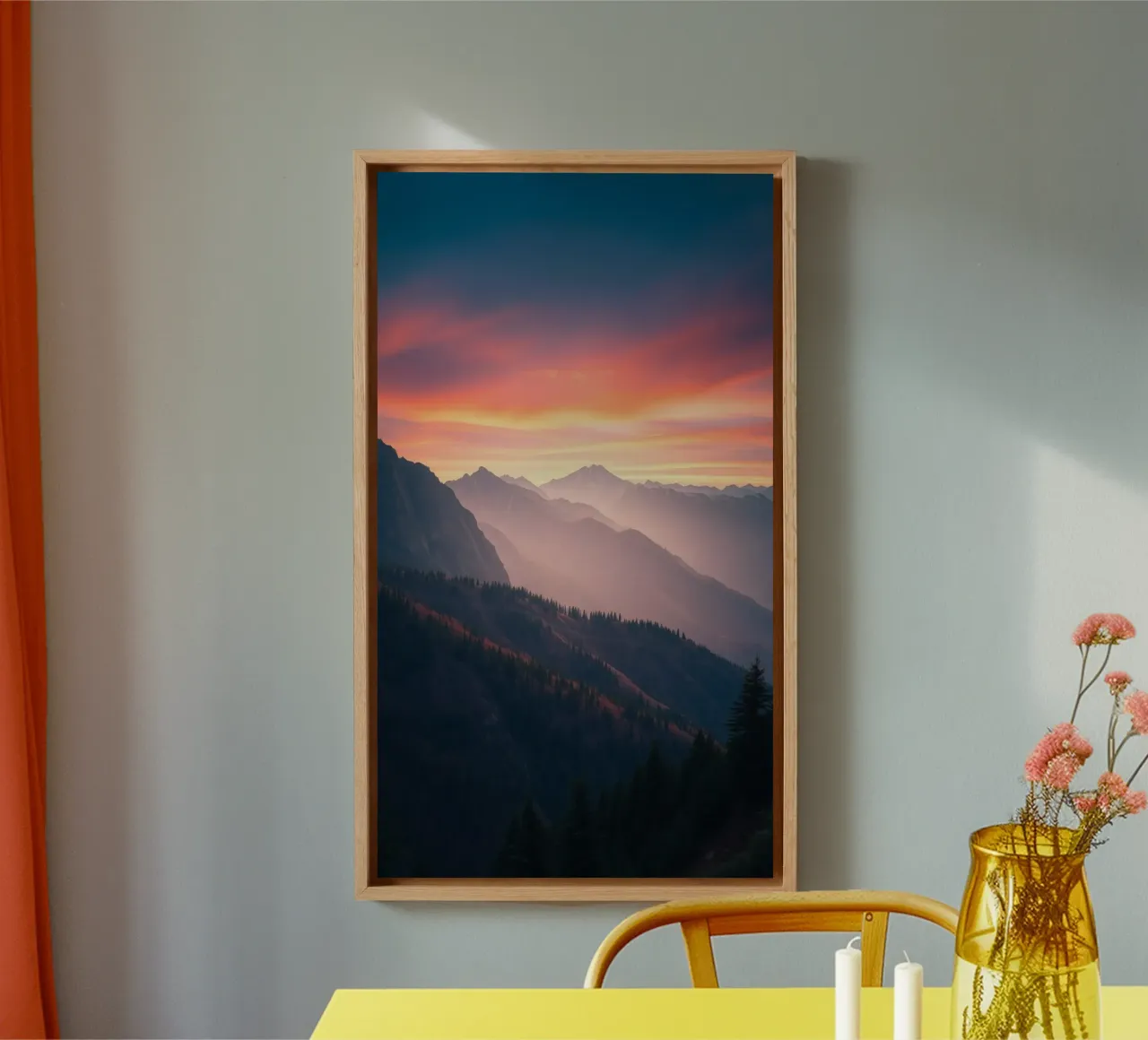 Prachtige zonsondergang boven bergen creëert een rustige en abstracte canvas met Baklijst van DesignDoodle