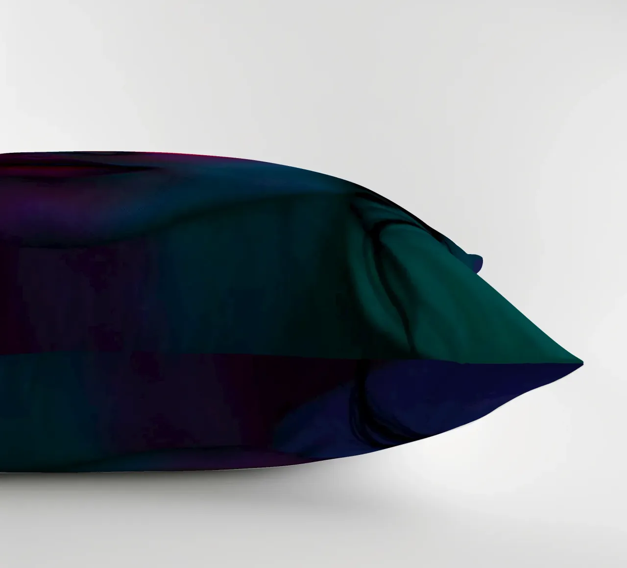 ritratto di una giovane donna che evidenzia luci e ombre cuscino da DesignDoodle