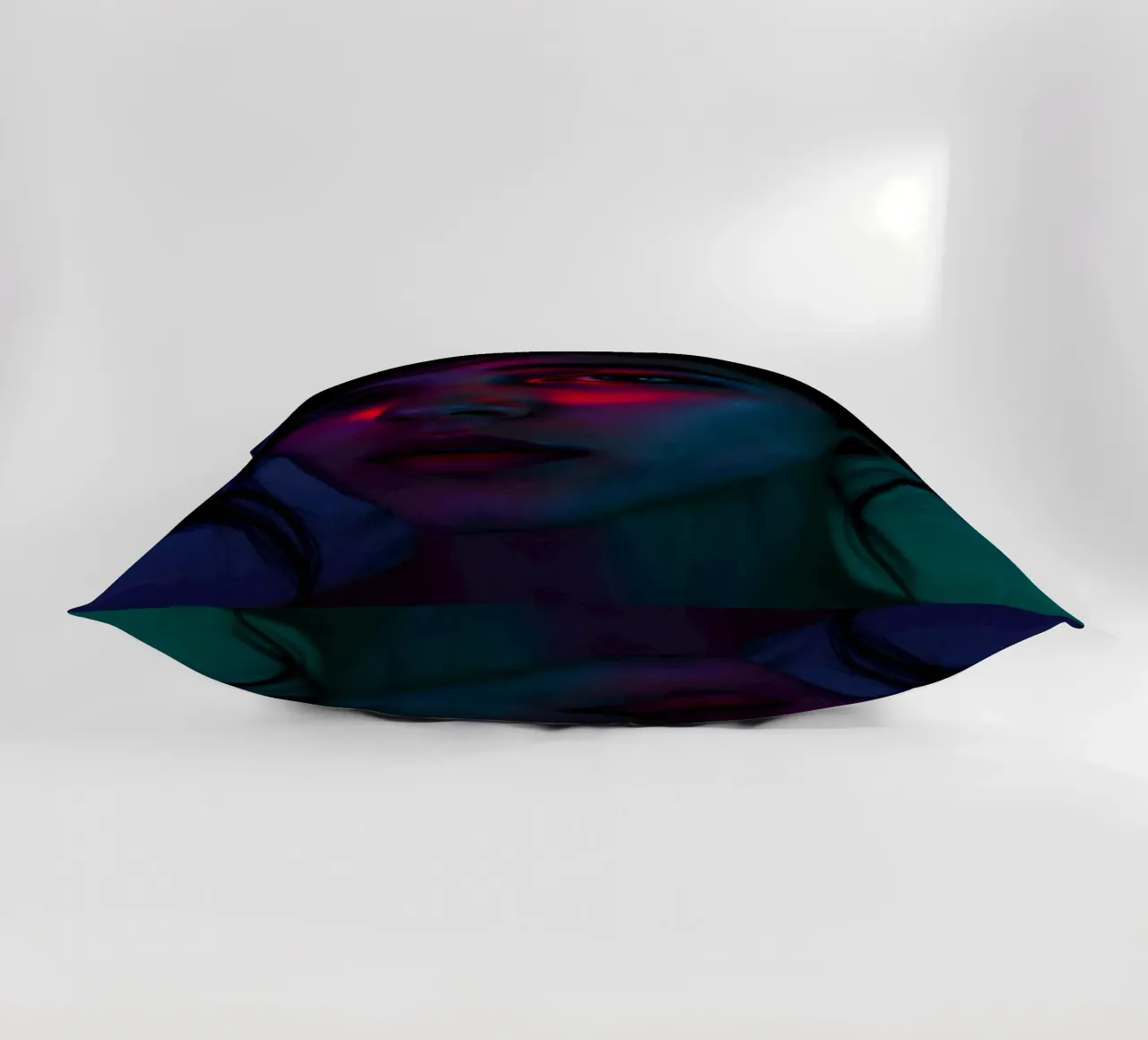 ritratto di una giovane donna che evidenzia luci e ombre cuscino da DesignDoodle