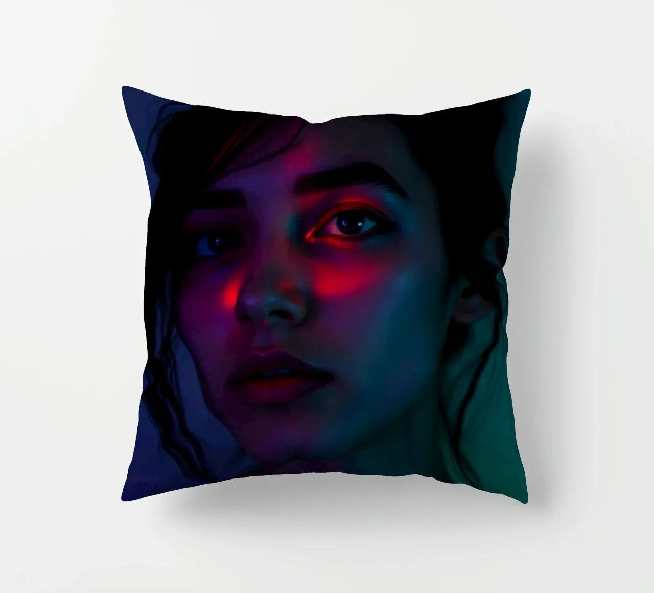 ritratto di una giovane donna che evidenzia luci e ombre cuscino da DesignDoodle