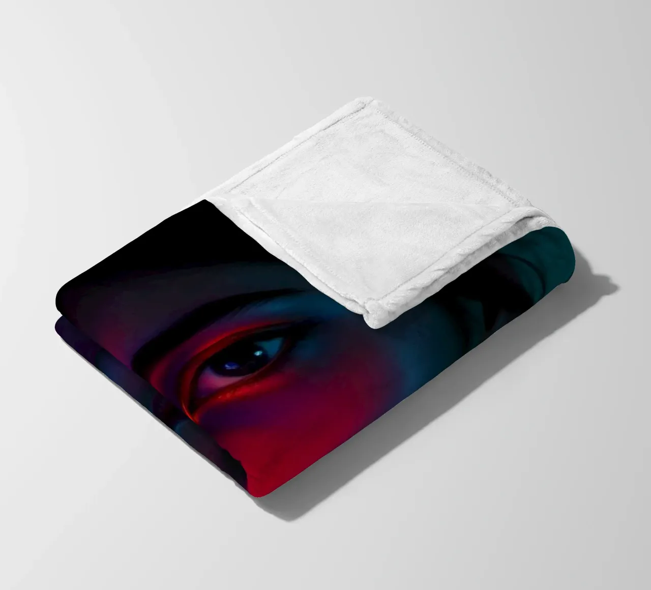 ritratto di una giovane donna che evidenzia luci e ombre coperta in pile da DesignDoodle