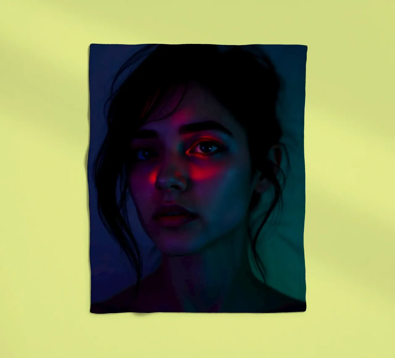 ritratto di una giovane donna che evidenzia luci e ombre coperta in pile da DesignDoodle