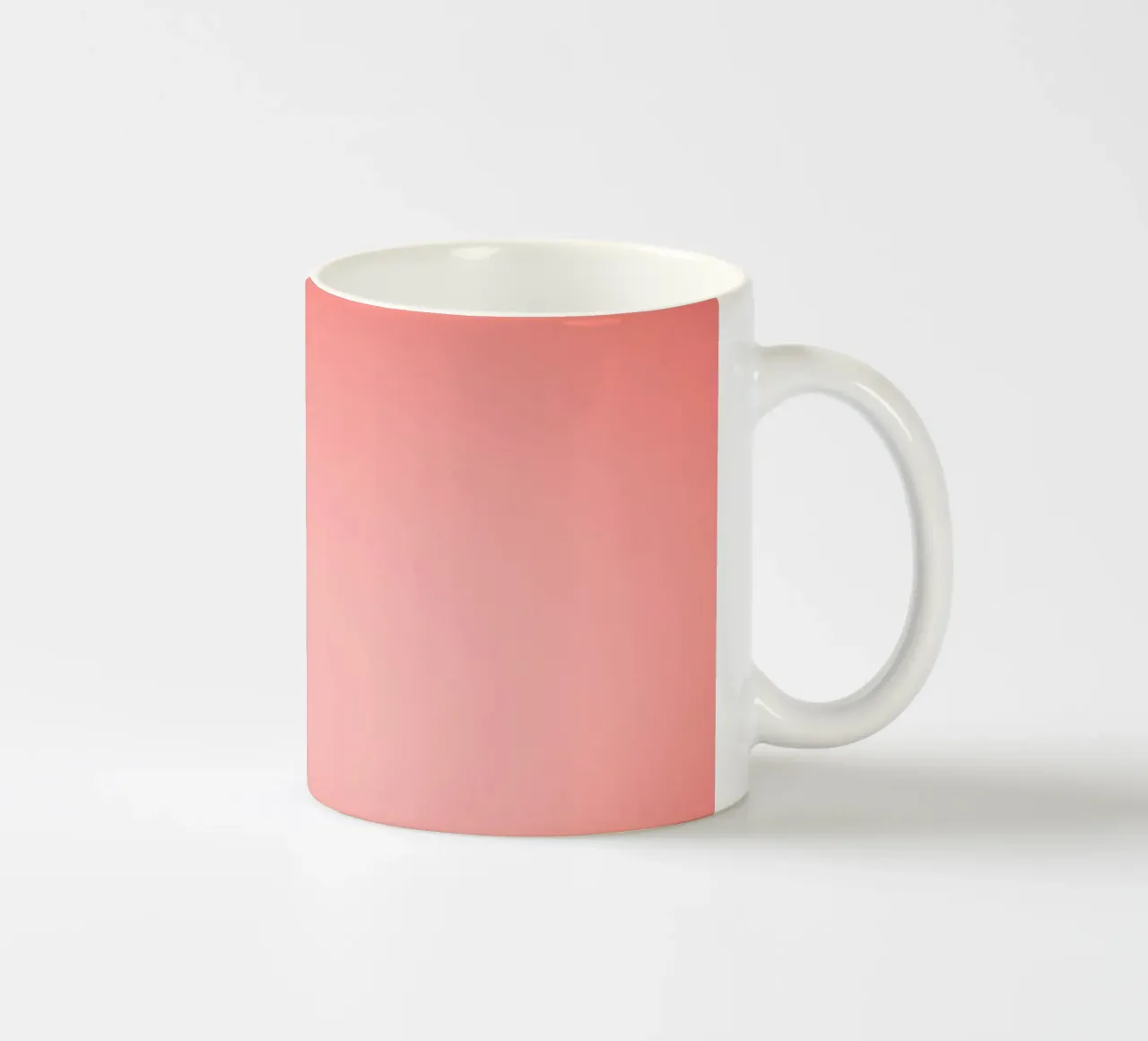 Zacht verlopende achtergrond in warme roze tinten keramische mok van DesignDoodle