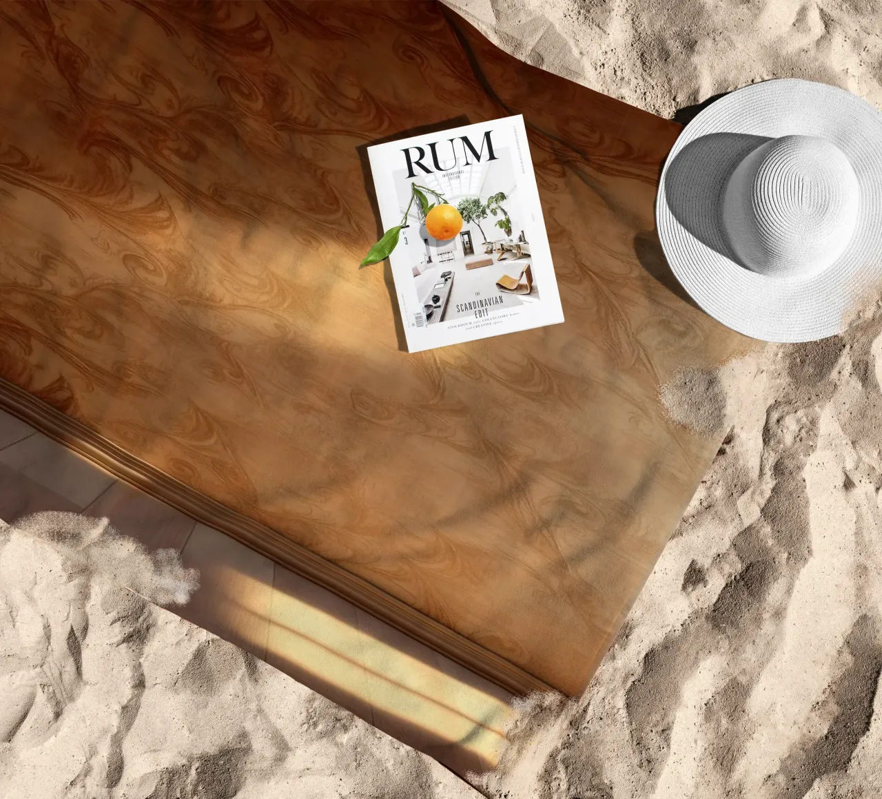 Design mural abstrait élégant avec des tons chauds et une lumière douce serviette de plage de DesignDoodle