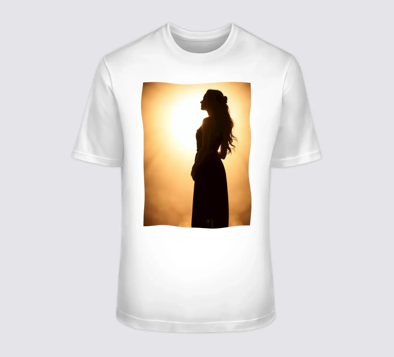 Silhouette élégante d'une femme dans une robe fluide t-shirt de DesignDoodle