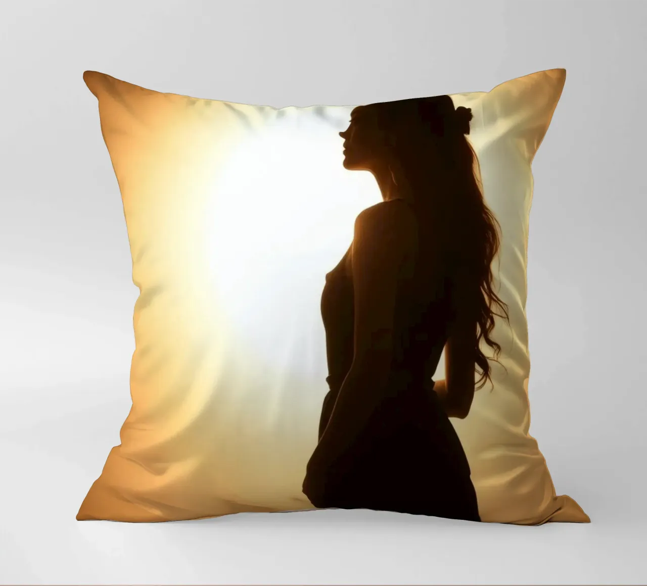 Elegante silhouette di donna in abito fluente cuscino da DesignDoodle