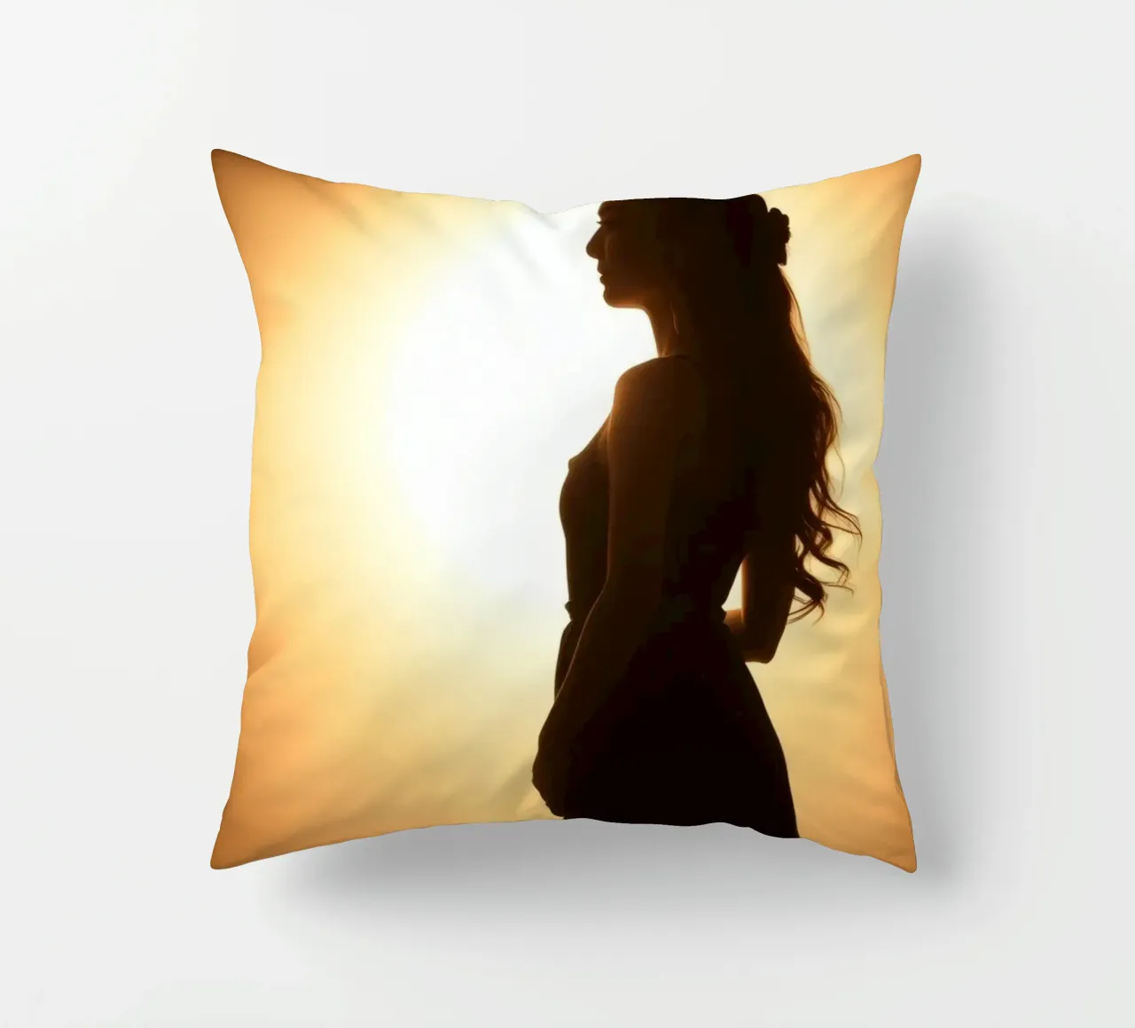Elegante silhouette di donna in abito fluente cuscino da DesignDoodle
