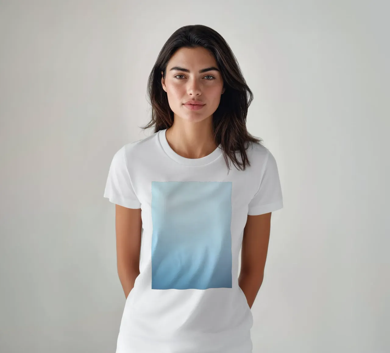 fond bleu avec des dégradés doux et apaisants t-shirt de DesignDoodle