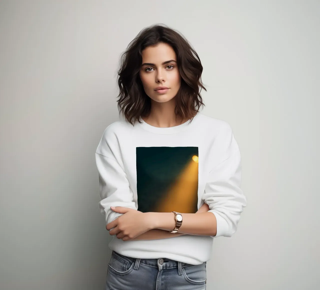 Explore warm light beams illuminating the abstract backgroun felpa da DesignDoodle