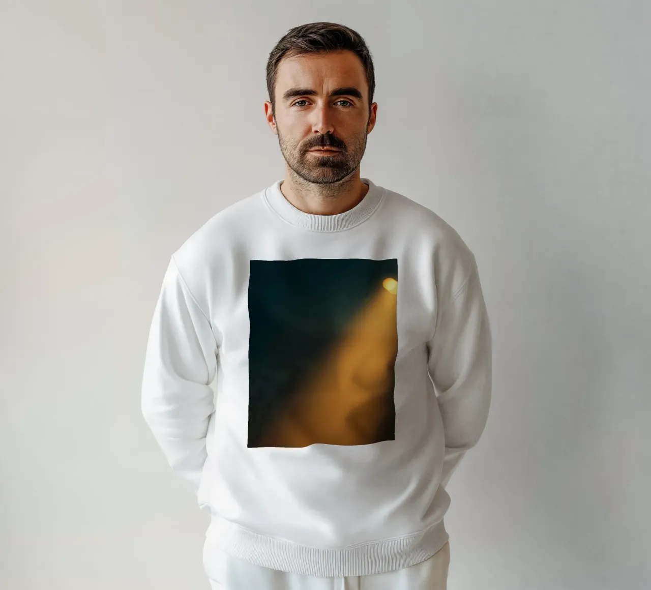 Explore warm light beams illuminating the abstract backgroun sweatshirt van DesignDoodle
