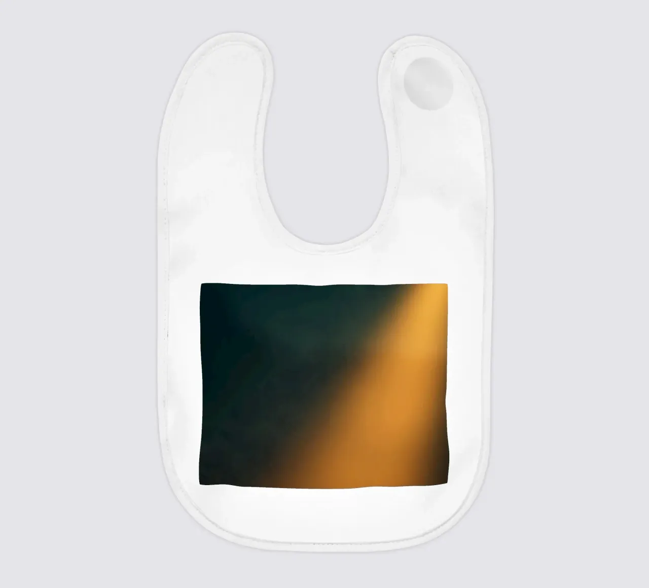 Explore warm light beams illuminating the abstract backgroun Babylätzchen von DesignDoodle
