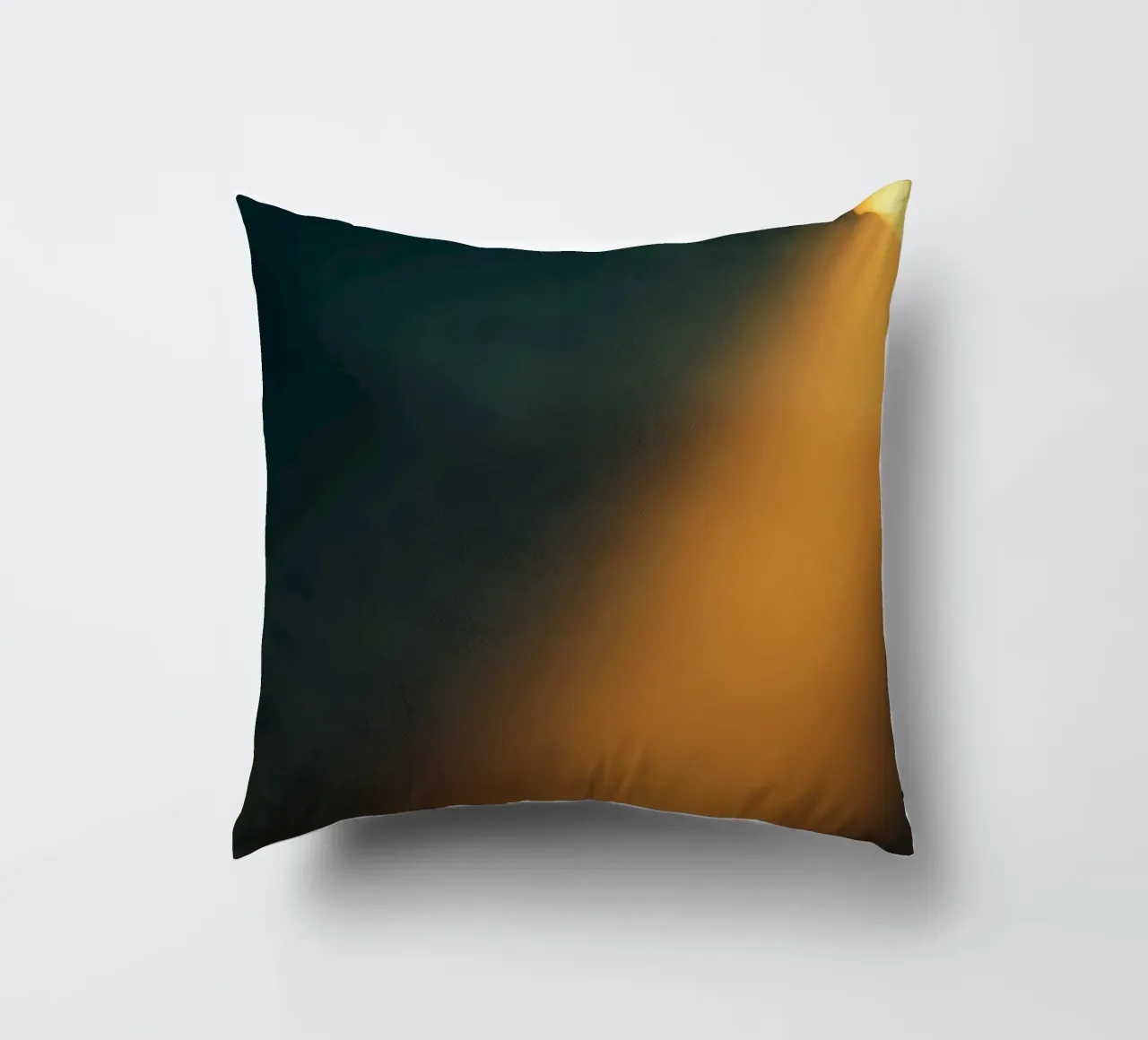 Explore warm light beams illuminating the abstract backgroun Kissen von DesignDoodle
