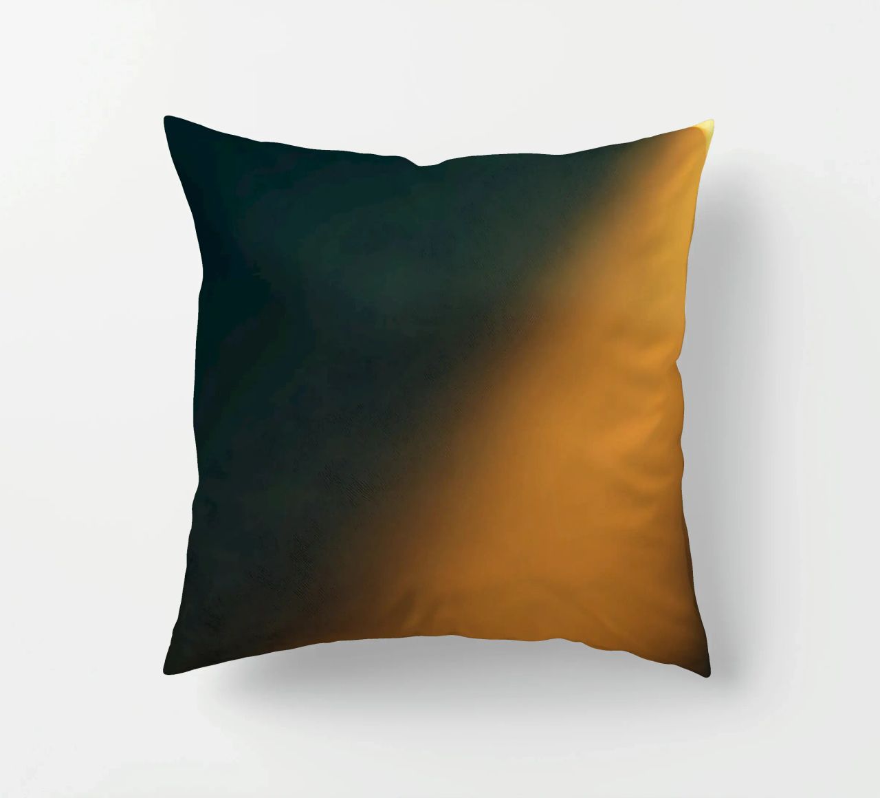 Explore warm light beams illuminating the abstract backgroun cuscino da DesignDoodle